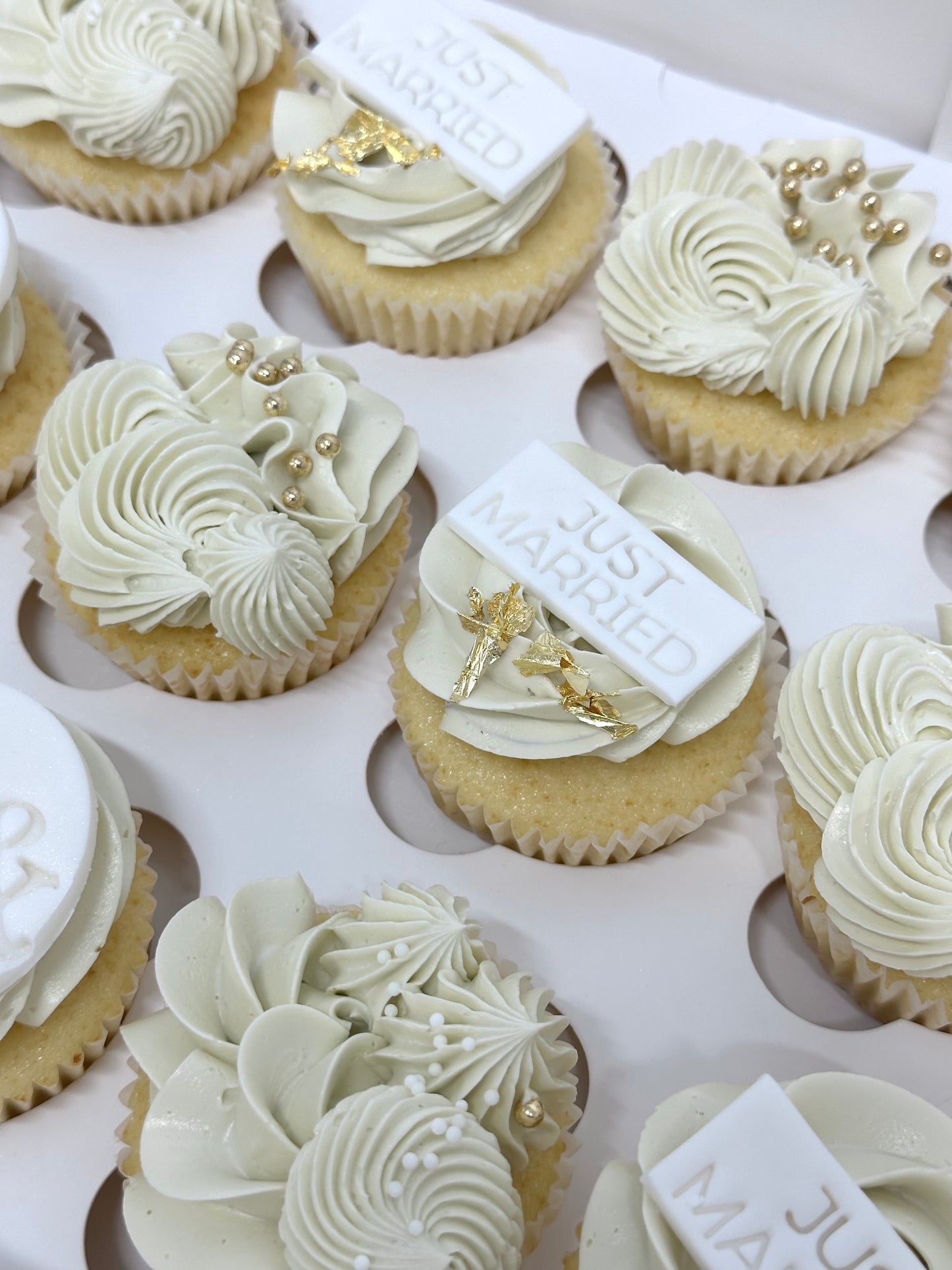 Wedding Cupcakes (12 per box)